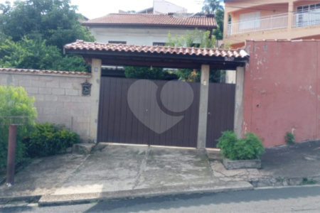 Casa a venda em Valinhos na Colina dos Pinheiros