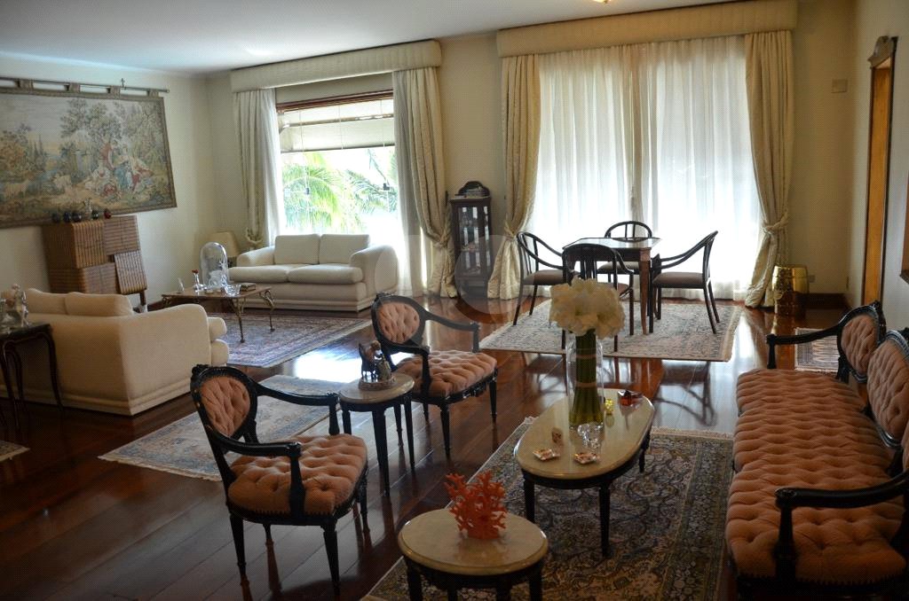 Casa à venda com 8 quartos, sendo 5 suítes, em Serra da Cantareira, Mairiporã, SP
