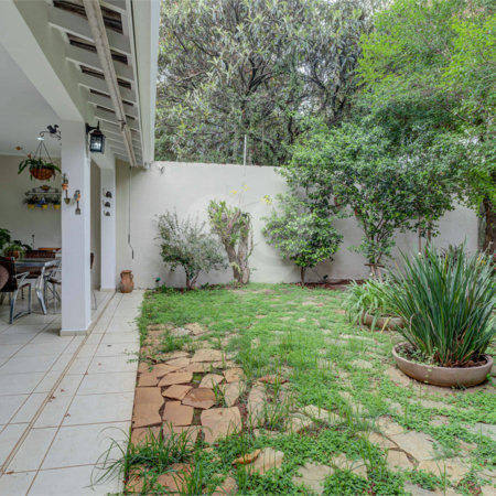 Casa à venda ou para alugar com 4 quartos, sendo 2 suítes, em Ibirapuera, São Paulo, SP