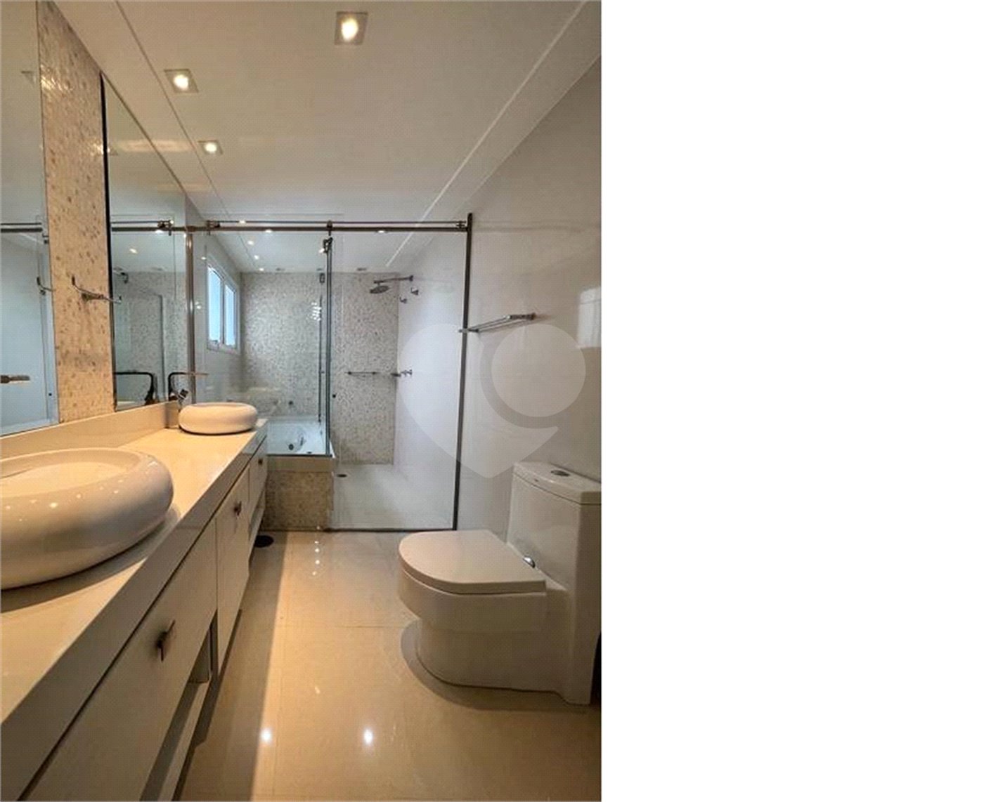 Apartamento à venda com 4 quartos, sendo 3 suítes,  em Vila Oliveira, Mogi das Cruzes, SP