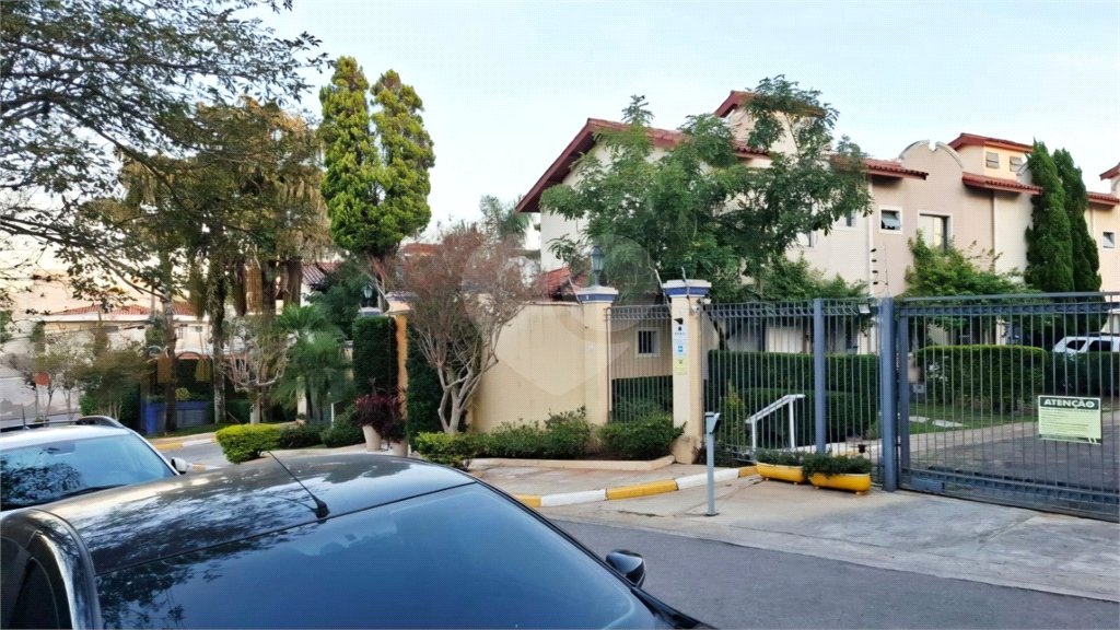 Casa à venda com 3 quartos, sendo 1 suíte,  no condomínio Villas de São Francisco I, São Paulo - SP