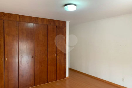 Sobrado à venda com 4 quartos, sendo 1 suíte,  em Chácara Santo Antônio (zona Leste), São Paulo, SP