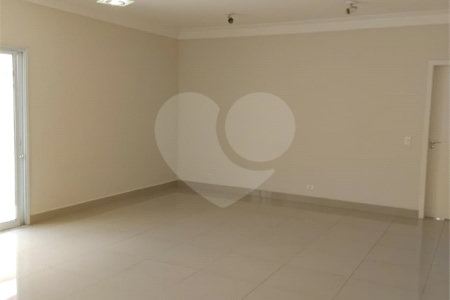Casa à venda com 3 quartos, sendo 1 suíte, no condomínio Lago da Serra, Araçoiaba da Serra - SP