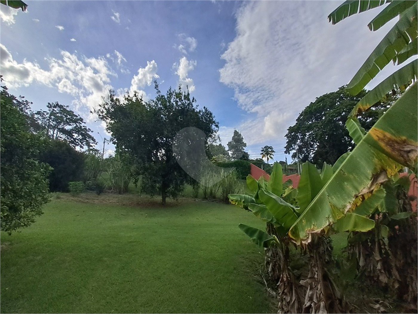 Casa à venda com 3 quartos, sendo 1 suíte, no condomínio Residencial Vale das Laranjeiras, Indaiatuba - SP