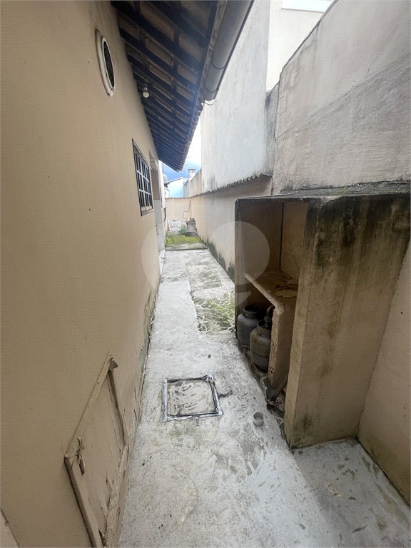 Casa à venda com 5 quartos, sendo 3 suítes, no condomínio Recanto das Palmeiras, Rio de Janeiro - RJ