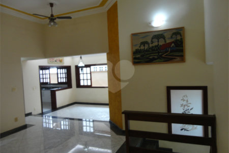 Casa à venda com 3 quartos, sendo 1 suíte, em Santa Marina, Valinhos, SP