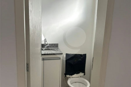 Casa à venda com 3 quartos, sendo 1 suíte, no condomínio Marselha IV, São Roque - SP