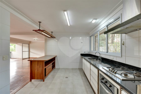 Casa de Vila à venda ou para alugar com 3 suítes em Alto da Boa Vista, São Paulo, SP