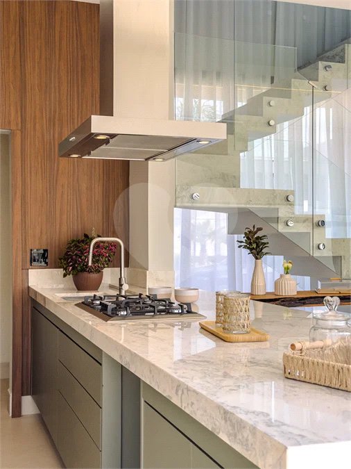 Indaiatuba - Condominio Villa Sapezal - 318 m² de Terreno - 230 m² de Área Construída - 3 suítes, sendo 1 Master com closet planejado - Sala de TV - Sala de estar integrada à Sala de jantar - Cozinha com móveis planejados - Despensa - Escritório planejado - Lavabo - Piscina com preparação para aquec