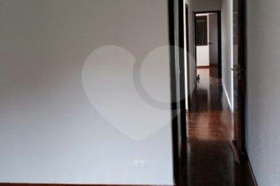 Sobrado à venda com 4 quartos, sendo 1 suíte, em Vila Nova Cachoeirinha, São Paulo, SP