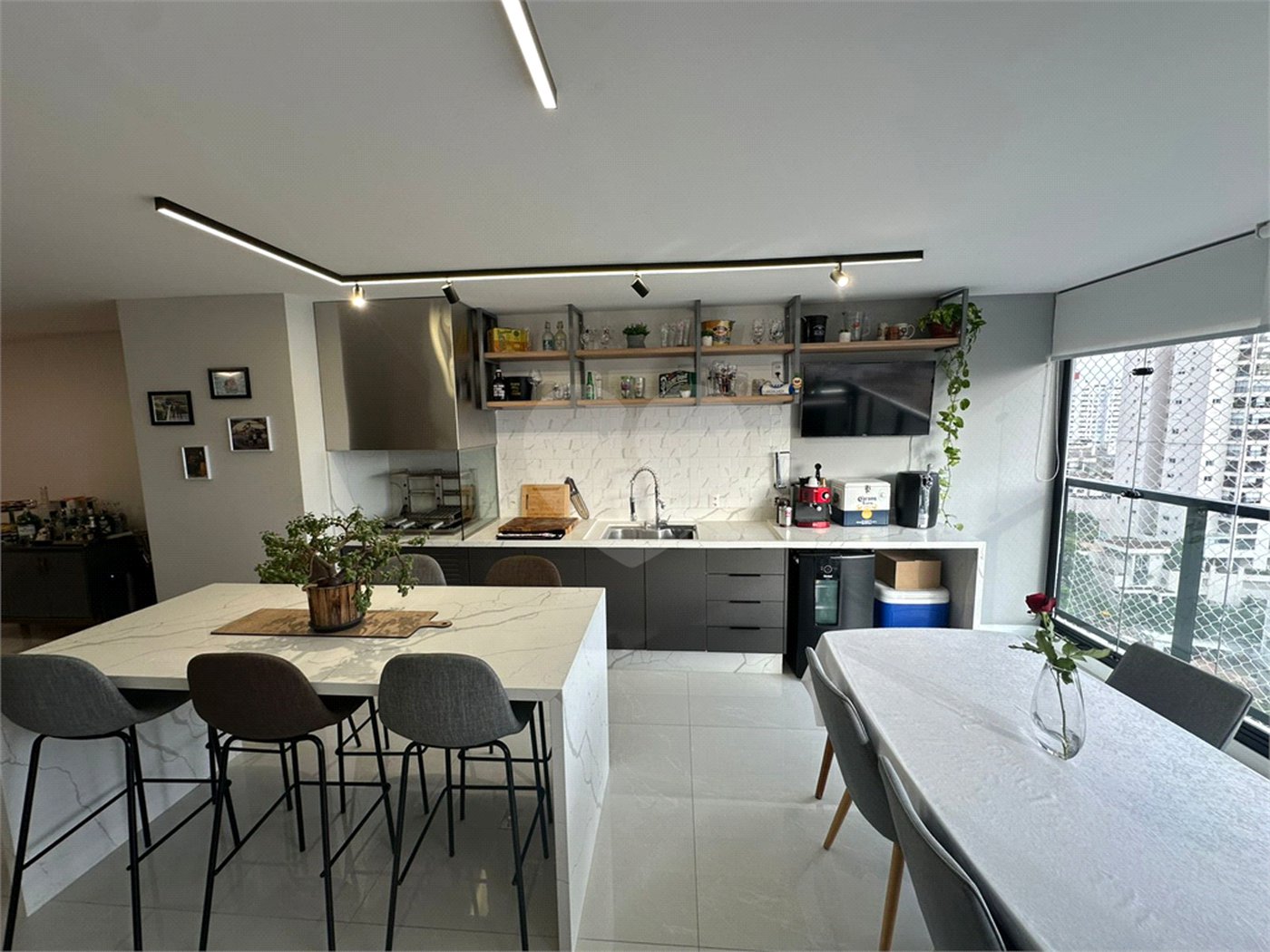 Apartamento à venda com 3 suítes em Vila Romana, São Paulo, SP