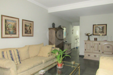 Sobrado à venda com 3 quartos, sendo 1 suíte, em Granja Julieta, São Paulo, SP