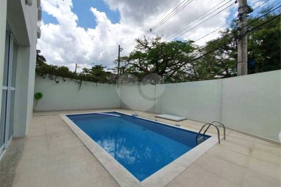 Sobrado à venda com 4 quartos, sendo 3 suítes, em Tremembé, São Paulo, SP
