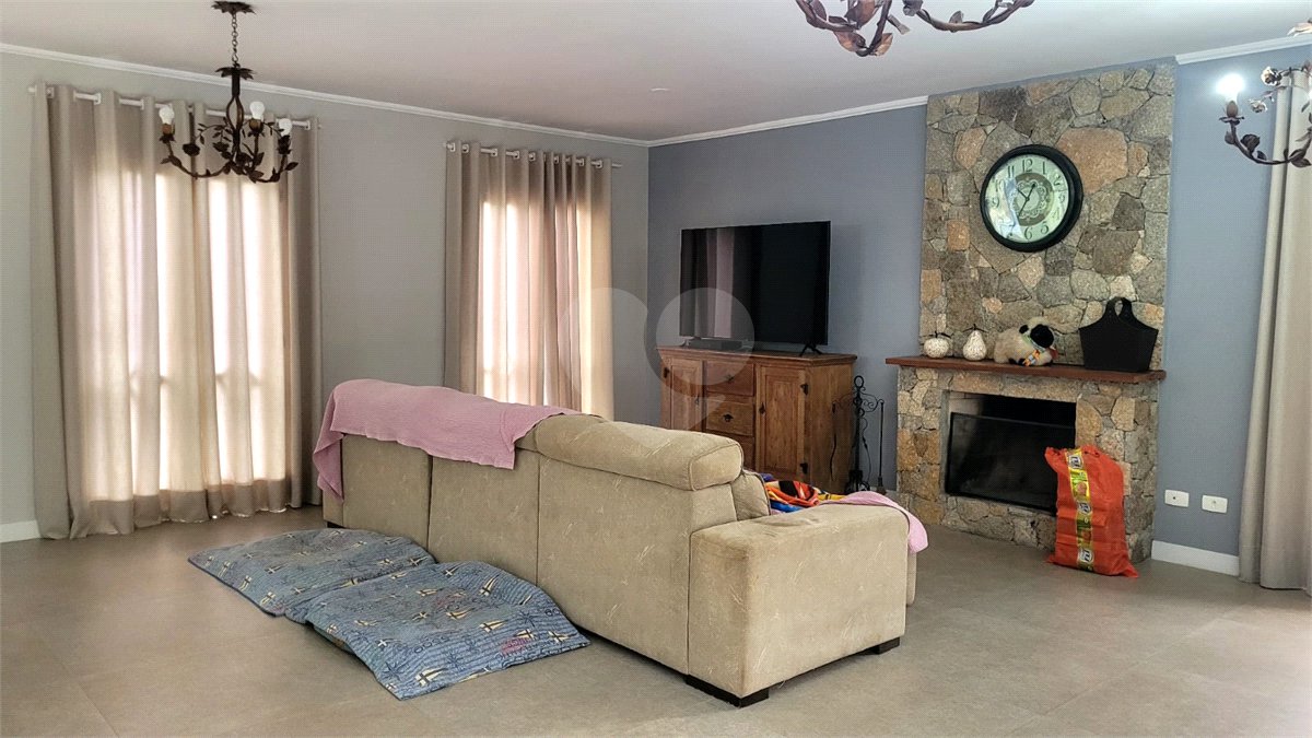 Casa à venda com 3 suítes no condomínio Suíça da Cantareira, Mairiporã - SP