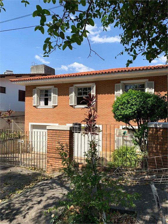 Casa à venda com 4 quartos, sendo 1 suíte, em Caxingui, São Paulo, SP
