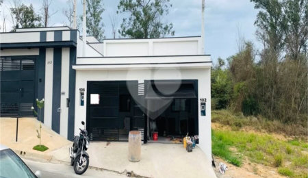 Casa à venda com 2 quartos, sendo 1 suíte,  em Parque Residencial Sabiás, Indaiatuba, SP