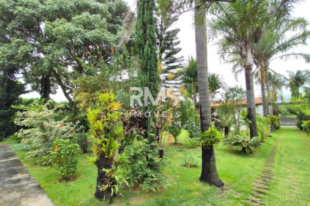 Casa à venda com 4 quartos, sendo 1 suíte,  em Villarejo Sopé da Serra (Vilarejo), Cabreúva, SP