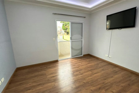 Casa à venda com 4 quartos, sendo 3 suítes, em Vila Galvão, Guarulhos, SP