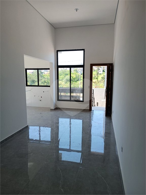 Casa à venda com 3 quartos, sendo 1 suíte, no condomínio Residencial Jardins da Catalunha, Atibaia - SP