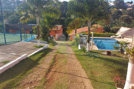 Chácara para alugar com 5 quartos, sendo 3 suítes, em Jardim Estância Brasil, Atibaia, SP