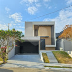 Casa à venda com 3 quartos, sendo 1 suíte, no condomínio Reserva do Vale, Caçapava - SP