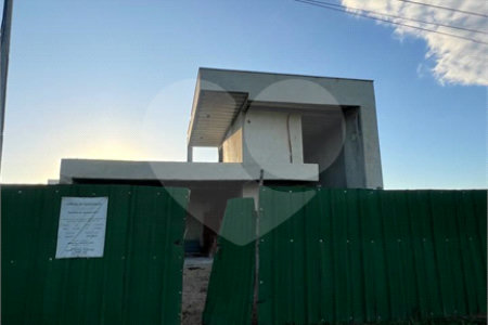 Casa em condomínio à venda com 3 quartos, sendo 2 suítes, em Ogiva, Cabo Frio, RJ