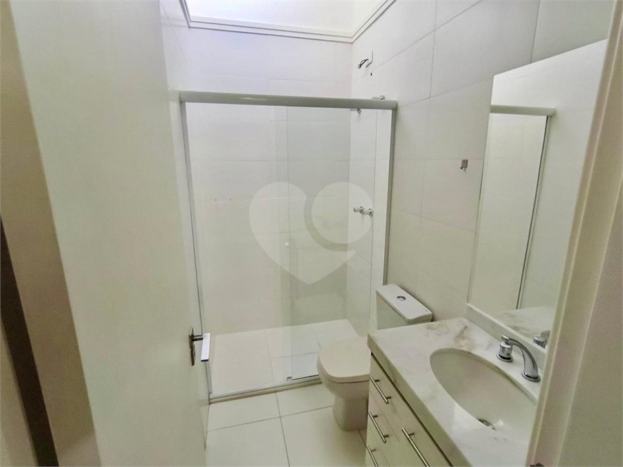 Casa à venda com 3 quartos, sendo 1 suíte, no condomínio Residencial Rio Preto Village, Atibaia - SP