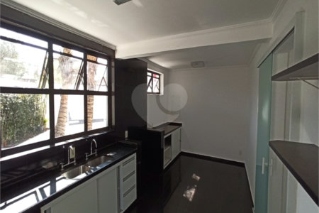 Sobrado para alugar com 3 quartos, sendo 1 suíte,  em Vila Oliveira, Mogi das Cruzes, SP