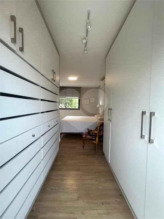 Casa à venda com 3 suítes no condomínio Braziliana, Valinhos - SP