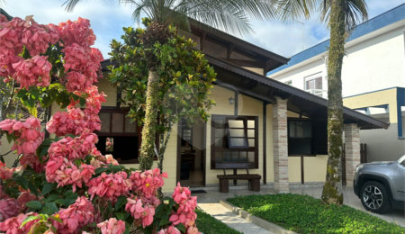 Casa à venda com 3 quartos, sendo 1 suíte, no condomínio Morada da Praia, Bertioga - SP