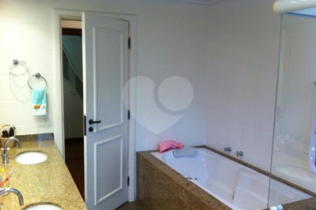 Apartamento à venda com 4 suítes em Real Parque, São Paulo, SP