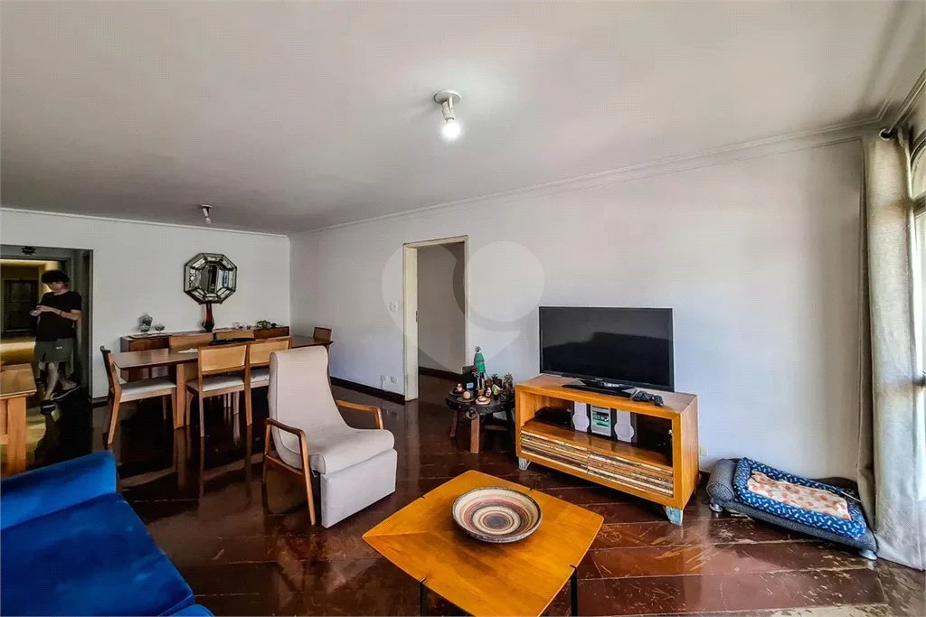 Apartamento de 117m2 com 3 dormitórios e 1 vaga na Vila Mariana