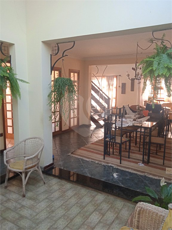 Casa à venda com 8 quartos, sendo 3 suítes, em Jardim Terceiro Centenário, Atibaia, SP