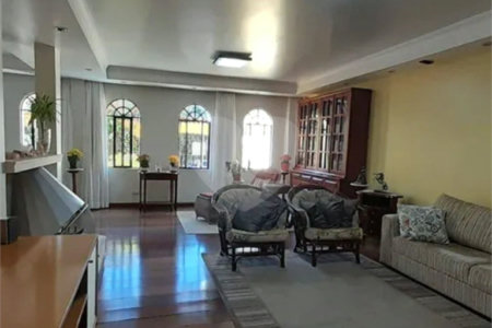 Sobrado à venda com 4 quartos, sendo 1 suíte, em Jardim Pinheiros, São Paulo, SP
