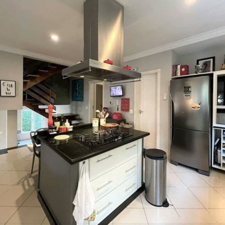 Casa à venda com 4 suítes em Vila Santo Antônio, Cotia, SP