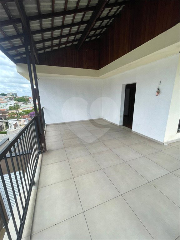 Sobrado à venda com 3 quartos, sendo 2 suítes,  em Vila Oliveira, Mogi das Cruzes, SP