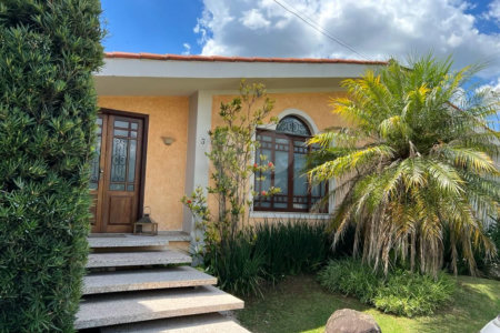 Casa à venda com 2 suítes no condomínio Recanto dos Ipes, Atibaia - SP