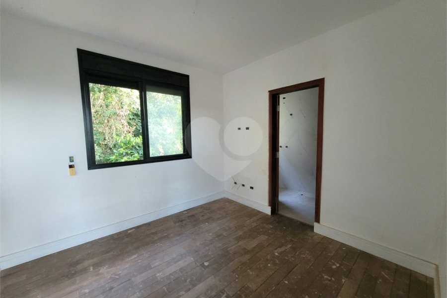 Casa à venda com 6 quartos, sendo 4 suítes, no condomínio Suíça da Cantareira, Mairiporã - SP