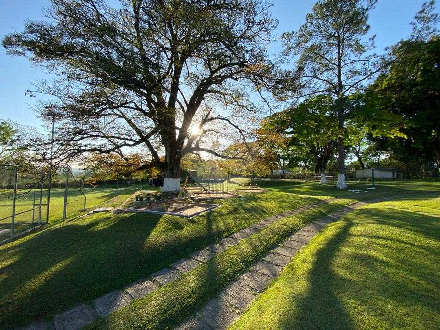 Chácara à venda com 9 quartos, sendo 6 suítes,  em Araçoiaba da Serra, SP