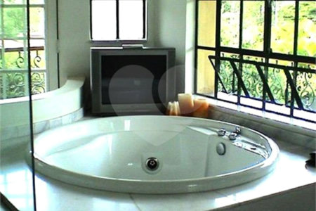Casa à venda com 6 quartos, sendo 5 suítes, no condomínio São Joaquim, Vinhedo - SP