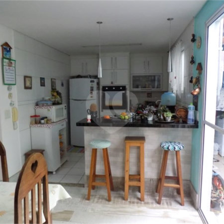 Casa à venda com 3 quartos, sendo 1 suíte, no condomínio Morada dos Pinheiros, São Paulo - SP