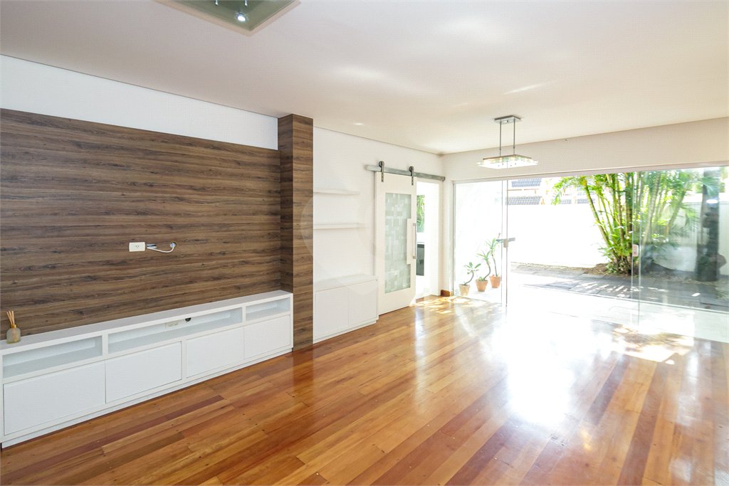 Casa à venda com 3 suítes no condomínio Villaggio Belvedere, São Paulo - SP