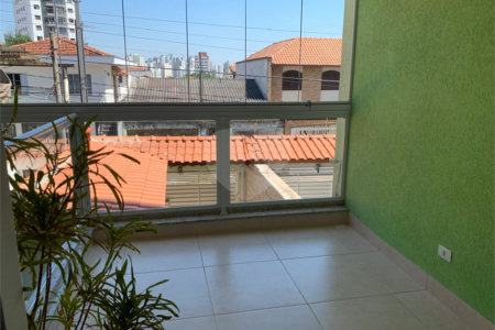 Sobrado à venda com 3 quartos, sendo 1 suíte,  em Vila Gumercindo, São Paulo, SP