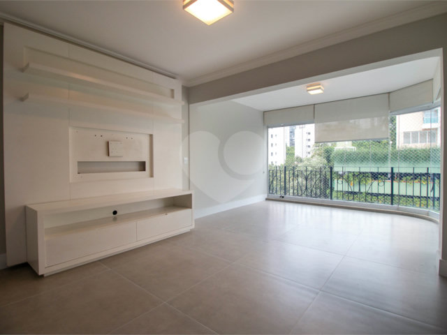 Apartamento à venda com 3 quartos, sendo 1 suíte,  em Panamby, São Paulo, SP