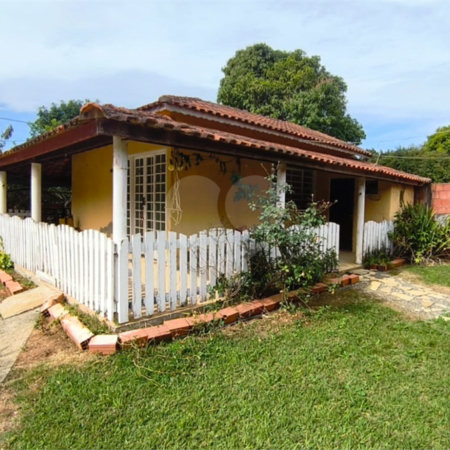 Chácara à venda com 4 quartos, sendo 1 suíte,  em Vale San Fernando, Itapetininga, SP