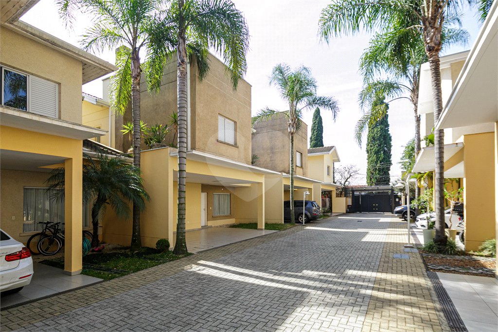 Casa à venda com 3 suítes no condomínio Villaggio Belvedere, São Paulo - SP