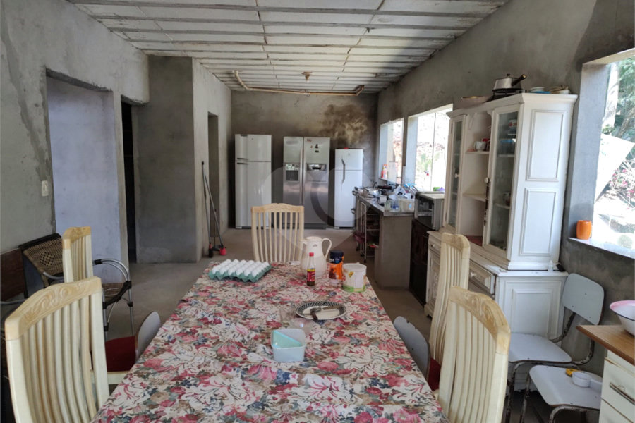 Sobrado à venda com 5 quartos, sendo 4 suítes, em Serra da Cantareira, Mairiporã, SP