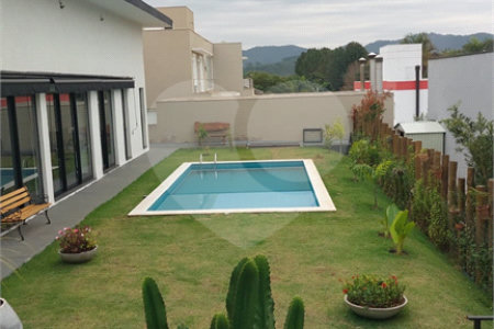 Casa à venda ou para alugar com 4 quartos, sendo 3 suítes, no condomínio Figueira Garden, Atibaia - SP