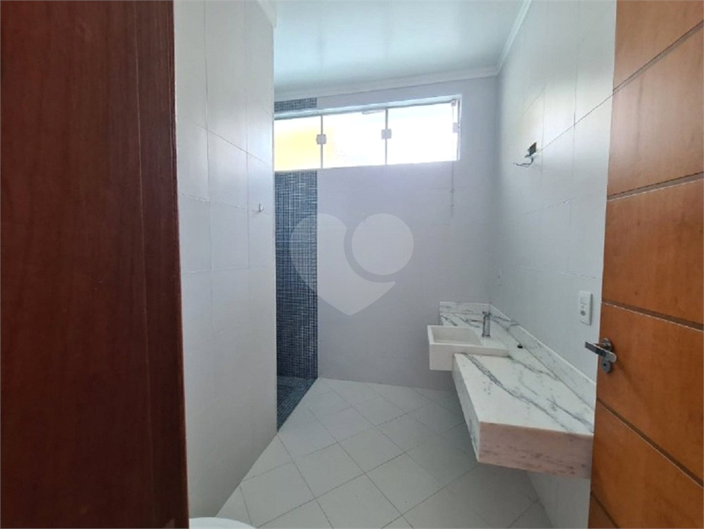 Casa à venda com 3 dormitórios, sendo 1 suite e ampla área de lazer no Jardim Brasil