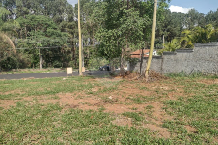 Terreno á venda no Jardim Sambambaia